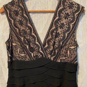 Used: Jessica Howard Black and Cream Lace Sleeveless Evening Dress, Size 14